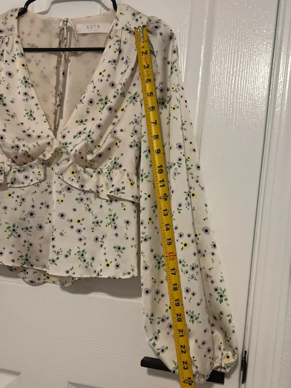 Astr Cream Floral Tie Back Ruffle V-Neck Blouse